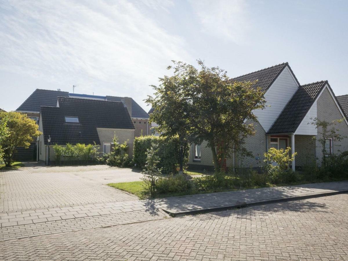 Spacious Bungalow In The Cosy Village De Cocksdorp  Esterno foto